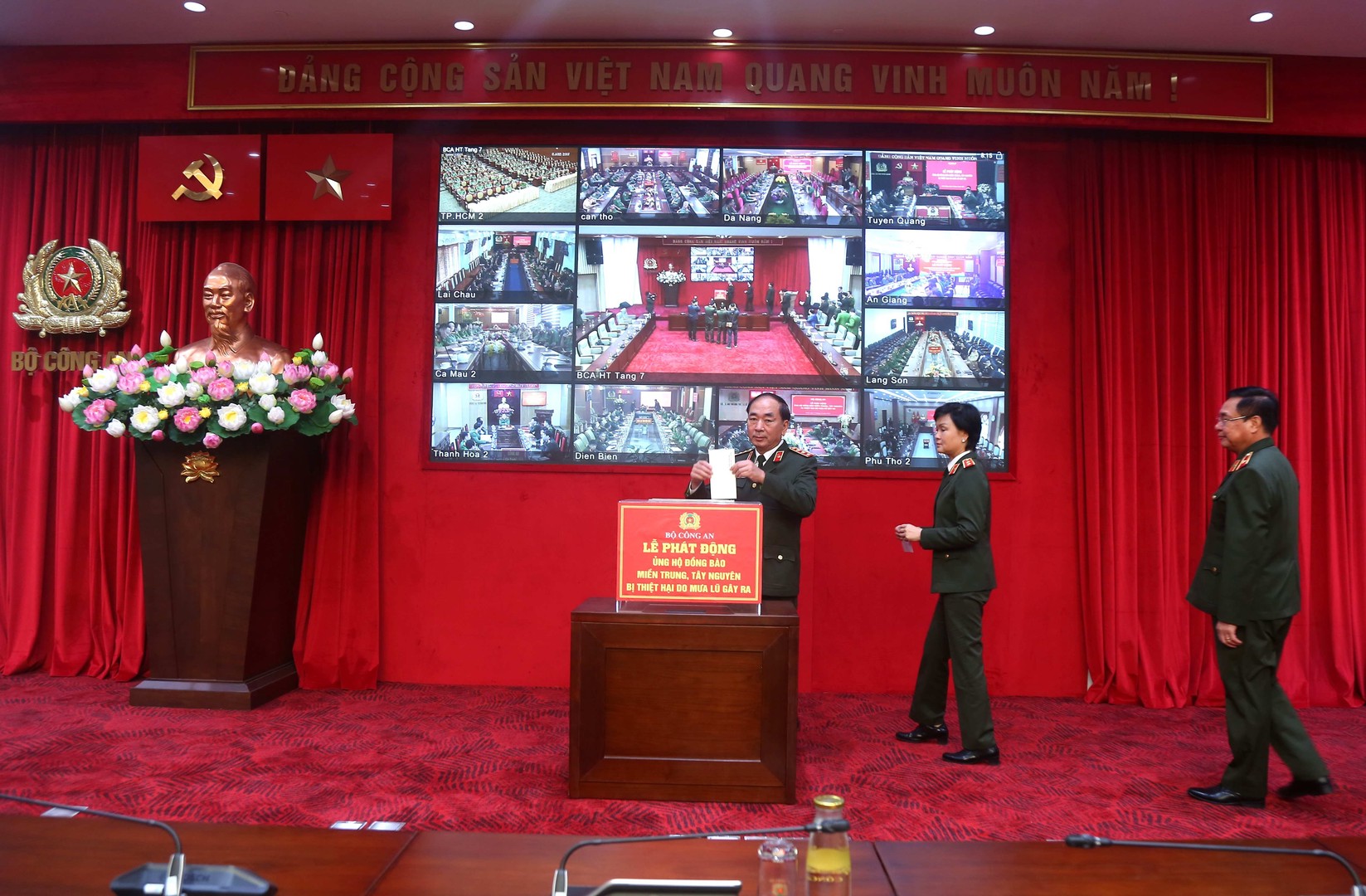 Bộ Công an phát động ủng hộ đồng bào miền Trung, Tây Nguyên bị thiệt hại do mưa lũ gây ra